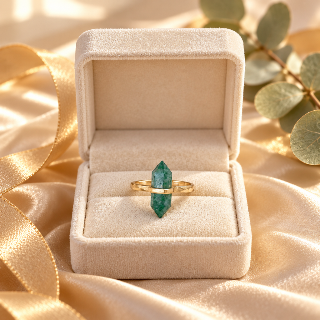 Green Strawberry Quartz Lucky Growth Ring – Abundance & Positive Energy